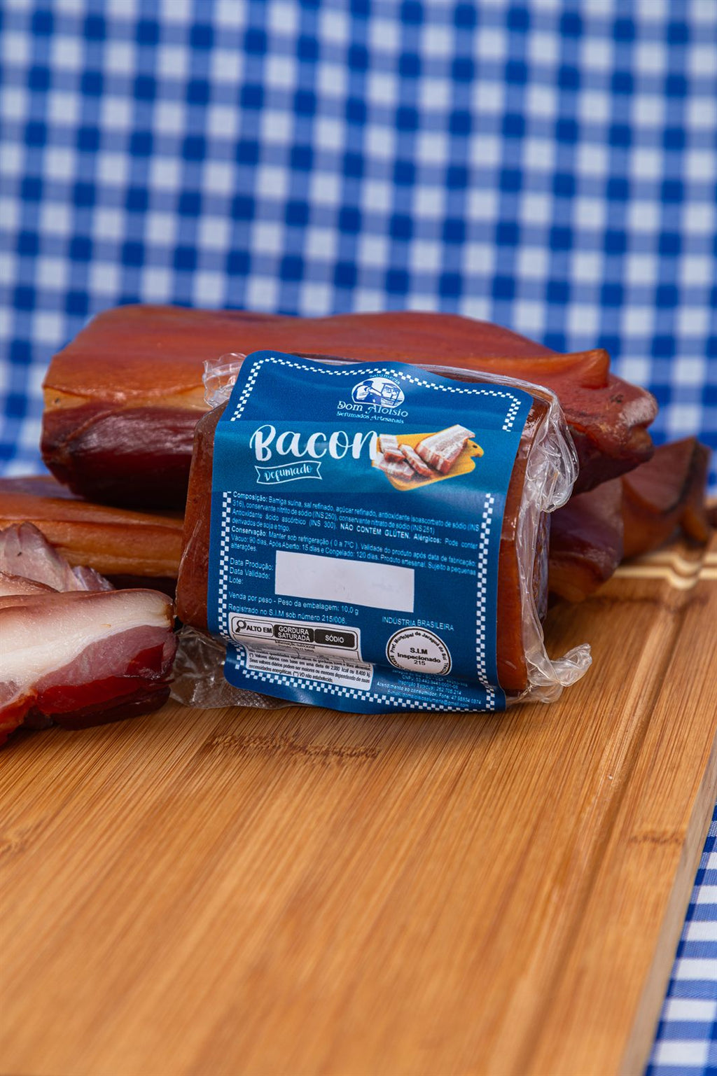 Detalhe do Bacon Defumado: variável entre 250 g e 800 g