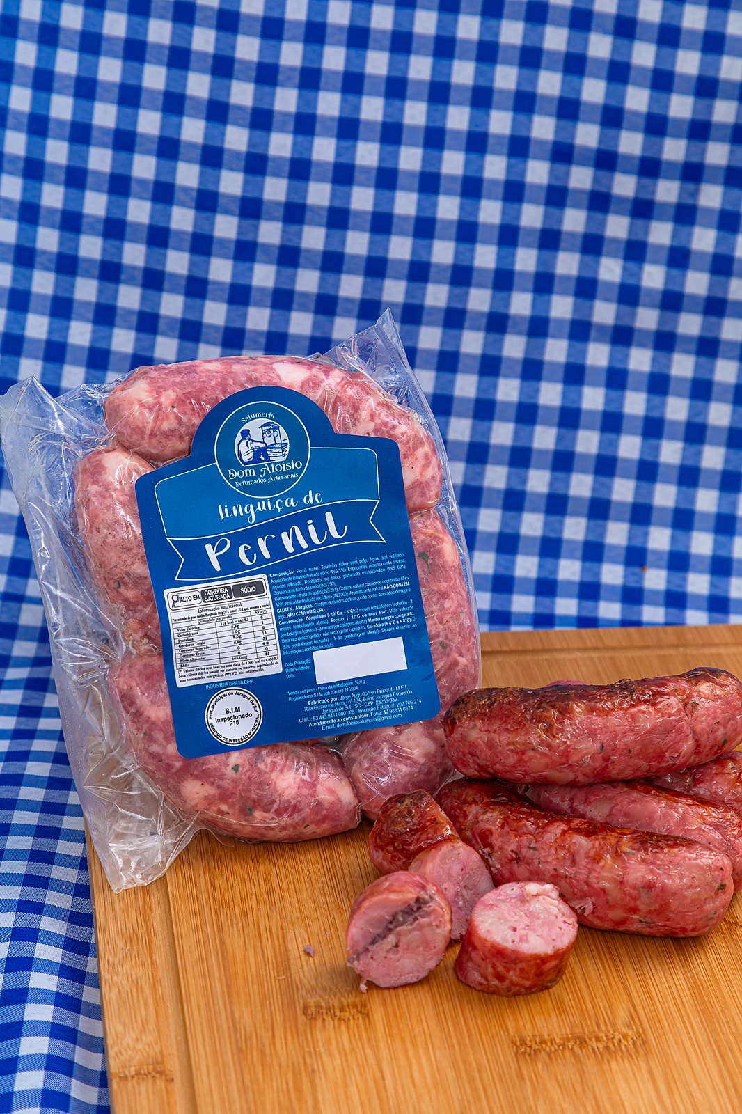 Linguiça de Pernil da Salumeria Dom Aloísio, amarrada em gomos de 12 cm, conservada sob congelamento